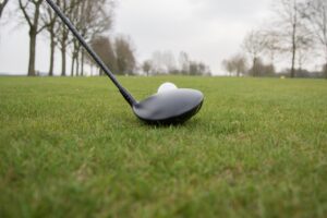 ゴルフのスイング練習器具はどれが効果的？