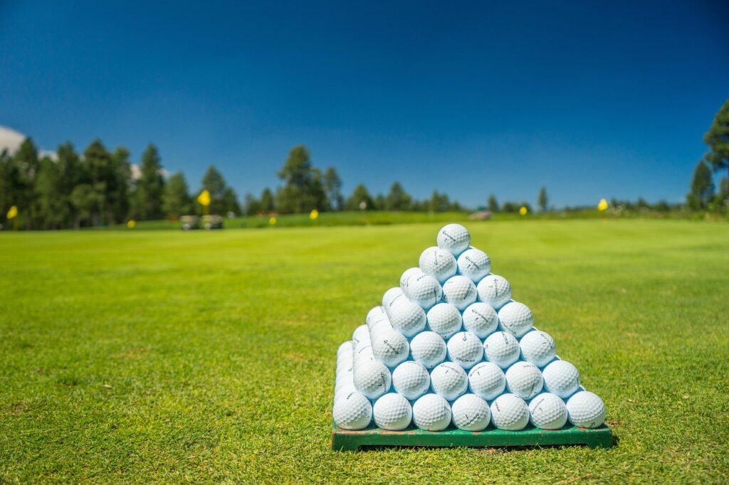 ゴルフギアの価格はどれくらいが相場なの？